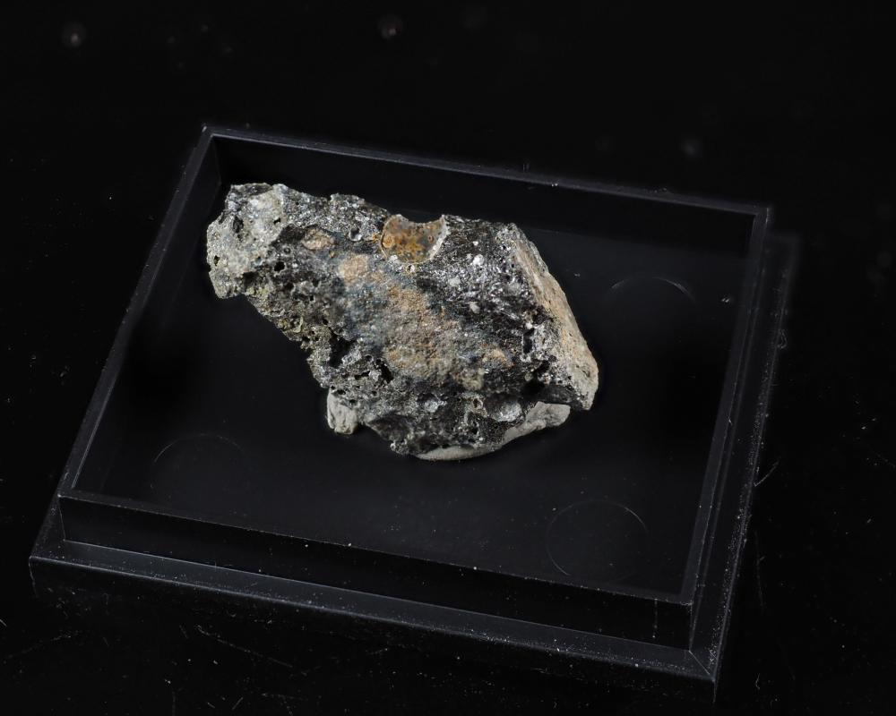 Senarmontite